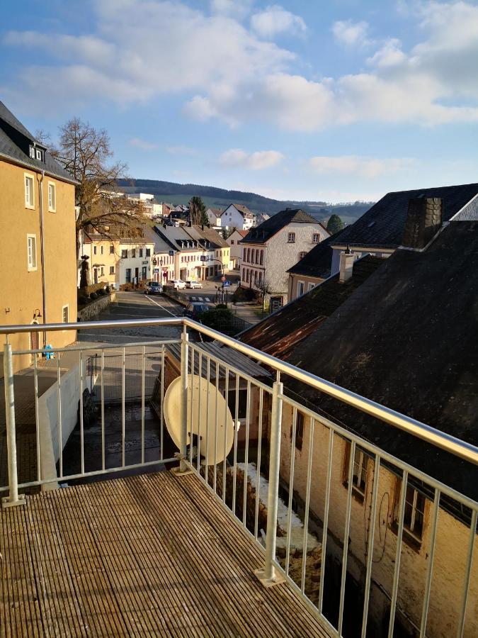 Mooi Ruim Appartement In Antieke Stadsboerderij Schönecken Dış mekan fotoğraf