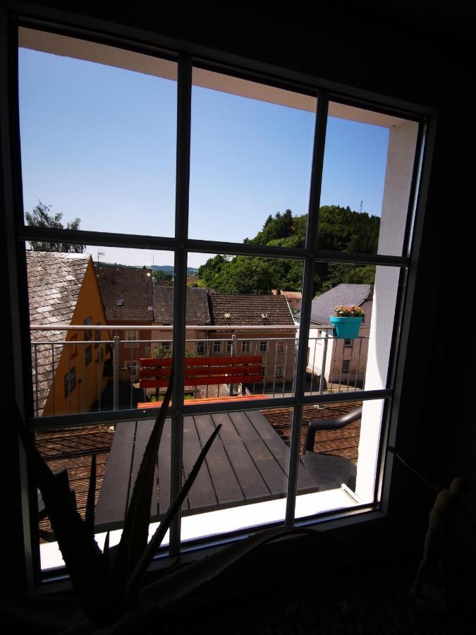 Mooi Ruim Appartement In Antieke Stadsboerderij Schönecken Dış mekan fotoğraf